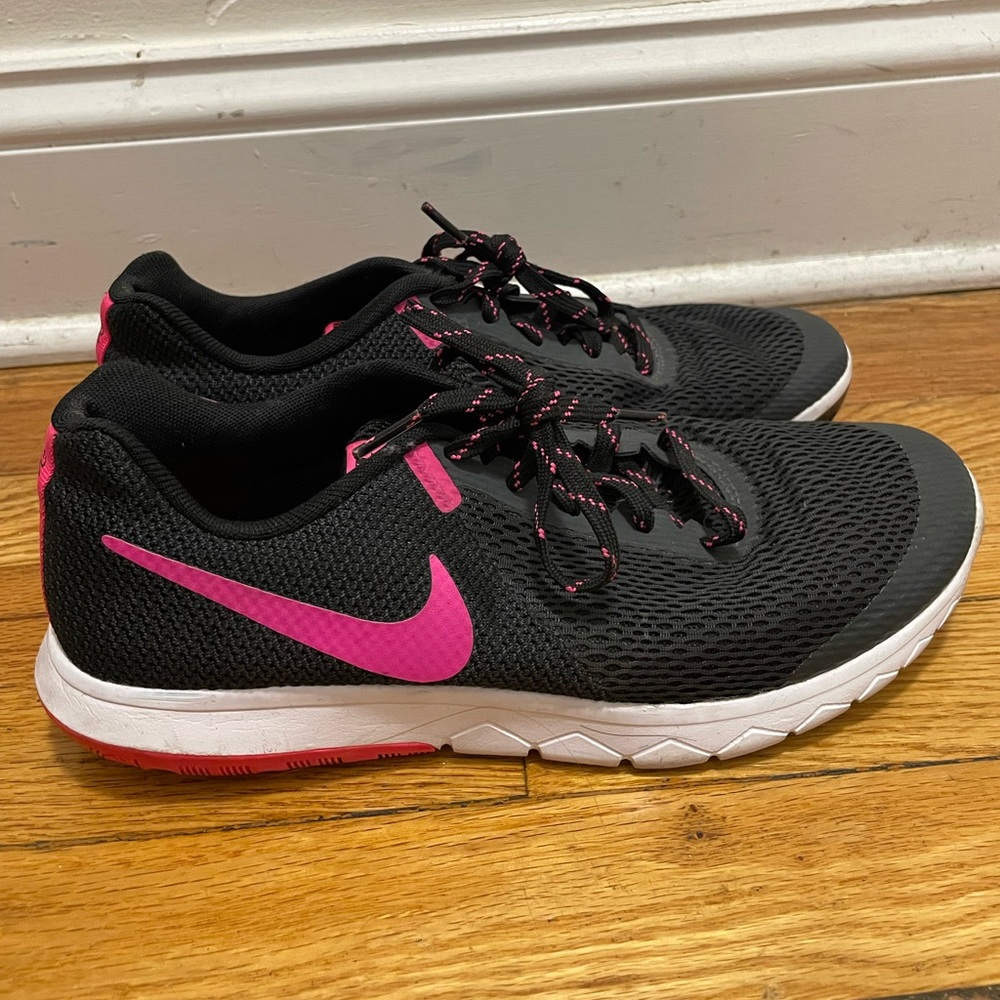 Women’s Lightweight Nike Running Shoes Size 9W
